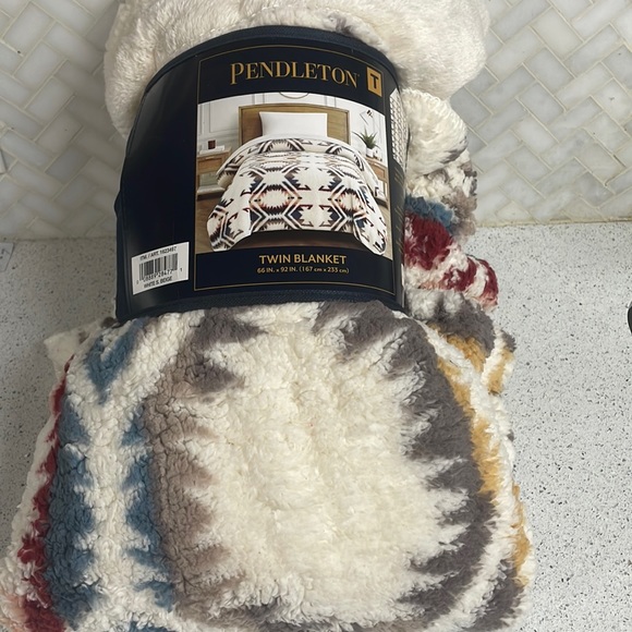 Pendleton Bedding Pendleton Twin Sherpa Blanket Poshmark